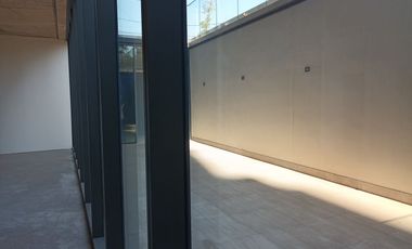 ARRIENDO Local Comercial 119,58 m2 Subterráneo. Vitacura