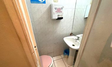 VENTA  Local Comercial de 76 m2, Av. Providencia. Metro Baquedano