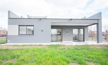 Casa en Funes Norte, 2 dormitorios. Raul Alfonsin 1430