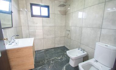 Casa en Funes Norte, 2 dormitorios. Raul Alfonsin 1430