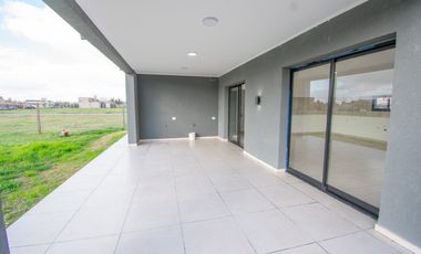 Casa en Funes Norte, 2 dormitorios. Raul Alfonsin 1430