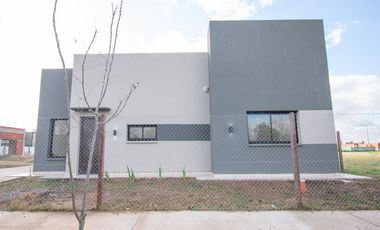 Casa en Funes Norte, 2 dormitorios. Raul Alfonsin 1430