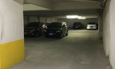 OPORTUNIDAD. Cochera en venta. Mendoza 2400.