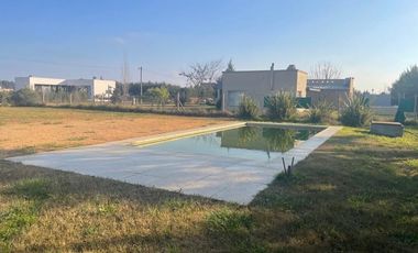 Lote con Quincho y Pileta en Barrio Los Olivos - Monte