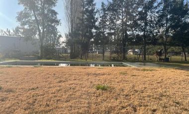 Lote con Quincho y Pileta en Barrio Los Olivos - Monte