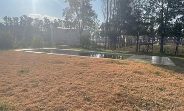 Lote con Quincho y Pileta en Barrio Los Olivos - Monte