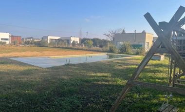 Lote con Quincho y Pileta en Barrio Los Olivos - Monte
