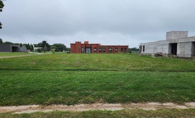 Vendo lote en Ayres del Golf de 1260 m2