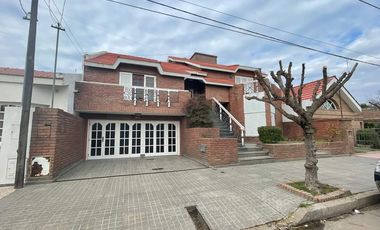 Vendo Casa 3 dormitorios con oficina y quincho en Barrio Catedral