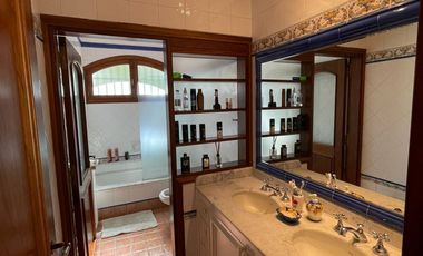 Vendo casa de categoría en Barrio Chalet