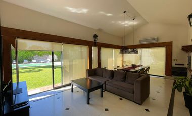 Vendo casa de categoría en Barrio Chalet