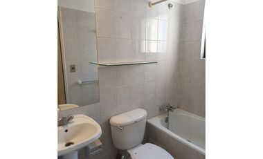 LIQUIDACIÓN  VENTA Departamento 3D2B con Estacionamiento, Parque de Los Reyes,