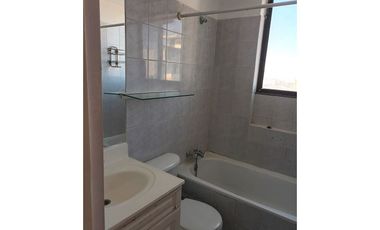 LIQUIDACIÓN  VENTA Departamento 3D2B con Estacionamiento, Parque de Los Reyes,