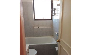 LIQUIDACIÓN  VENTA Departamento 3D2B con Estacionamiento, Parque de Los Reyes,