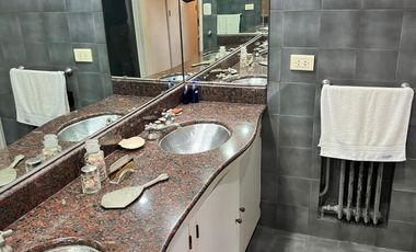 RETASADO. Gran esquina en el corazón de fisherton tradicional