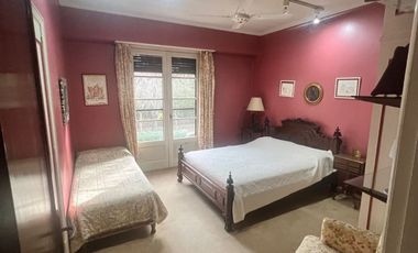 RETASADO. Gran esquina en el corazón de fisherton tradicional