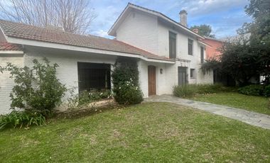 RETASADO. Gran esquina en el corazón de fisherton tradicional