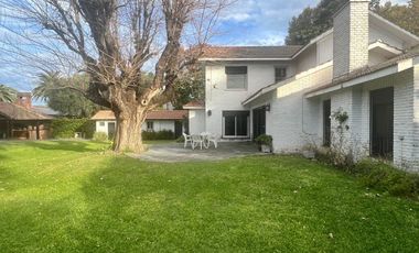 RETASADO. Gran esquina en el corazón de fisherton tradicional