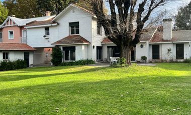RETASADO. Gran esquina en el corazón de fisherton tradicional