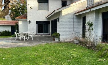 RETASADO. Gran esquina en el corazón de fisherton tradicional