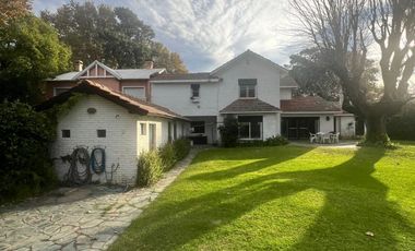 RETASADO. Gran esquina en el corazón de fisherton tradicional