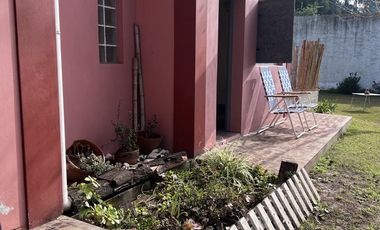 Complejo en venta sobre calle Los Mirlos - Monte