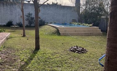 Complejo en venta sobre calle Los Mirlos - Monte