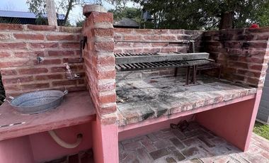 Complejo en venta sobre calle Los Mirlos - Monte