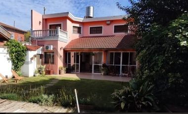 S/ANTONIO DE PADUA/ Casa  Padua 5 AMBIENTES,ESTADO IMPECABLE, APTO CREDITO , MUY BUENA UBICACIÓN, FINOS DETALLES,