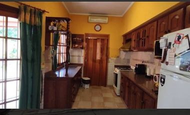 S/ANTONIO DE PADUA/ Casa  Padua 5 AMBIENTES,ESTADO IMPECABLE, APTO CREDITO , MUY BUENA UBICACIÓN, FINOS DETALLES,