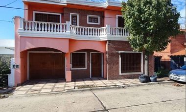 S/ANTONIO DE PADUA/ Casa  Padua 5 AMBIENTES,ESTADO IMPECABLE, APTO CREDITO , MUY BUENA UBICACIÓN, FINOS DETALLES,