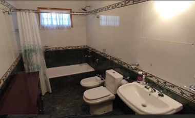 S/ANTONIO DE PADUA/ Casa  Padua 5 AMBIENTES,ESTADO IMPECABLE, APTO CREDITO , MUY BUENA UBICACIÓN, FINOS DETALLES,