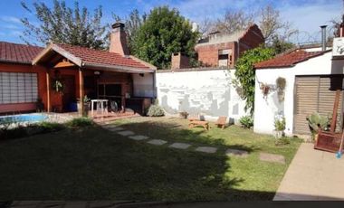 S/ANTONIO DE PADUA/ Casa  Padua 5 AMBIENTES,ESTADO IMPECABLE, APTO CREDITO , MUY BUENA UBICACIÓN, FINOS DETALLES,
