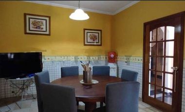 S/ANTONIO DE PADUA/ Casa  Padua 5 AMBIENTES,ESTADO IMPECABLE, APTO CREDITO , MUY BUENA UBICACIÓN, FINOS DETALLES,