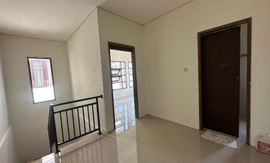 dijual rumah minimalis lantai 2 nusa dua beno