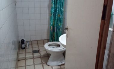 CASA EN MELINCUE. A PASOS DE LA TERMINAL DE COLECTIVOS. DOS DORMITORIOS. ALQUILADO