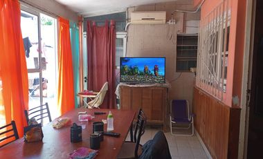 CASA EN MELINCUE. A PASOS DE LA TERMINAL DE COLECTIVOS. DOS DORMITORIOS. ALQUILADO