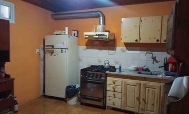 CASA EN MELINCUE. A PASOS DE LA TERMINAL DE COLECTIVOS. DOS DORMITORIOS. ALQUILADO