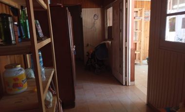 CASA EN MELINCUE. A PASOS DE LA TERMINAL DE COLECTIVOS. DOS DORMITORIOS. ALQUILADO