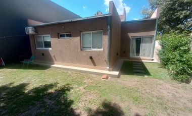 VENDE CASA EN SOLDINI - BARRIO LAS PERGOLAS