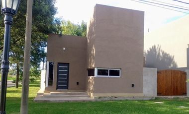VENDE CASA EN SOLDINI - BARRIO LAS PERGOLAS
