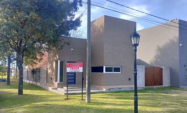 VENDE CASA EN SOLDINI - BARRIO LAS PERGOLAS