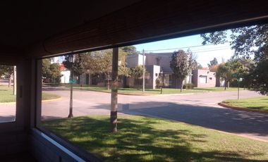 VENDE CASA EN SOLDINI - BARRIO LAS PERGOLAS