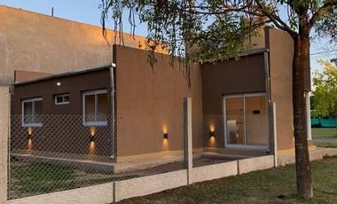 VENDE CASA EN SOLDINI - BARRIO LAS PERGOLAS