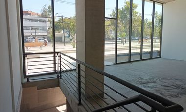 ARRIENDO Local Comercial 193,72 m2 Nivel Calle  Vitacura