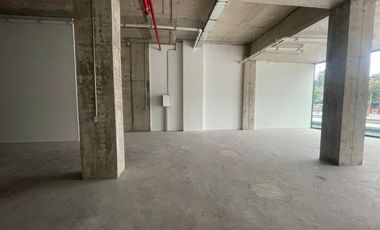 ARRIENDO Local Comercial 193,72 m2 Nivel Calle  Vitacura