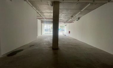 ARRIENDO Local Comercial 193,72 m2 Nivel Calle  y 119,58 m2 Subt. Vitacura