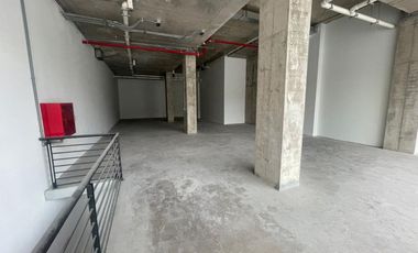 ARRIENDO Local Comercial 193,72 m2 Nivel Calle  y 119,58 m2 Subt. Vitacura