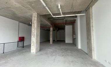 ARRIENDO Local Comercial 193,72 m2 Nivel Calle  y 119,58 m2 Subt. Vitacura