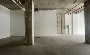 ARRIENDO Local Comercial 193,72 m2 Nivel Calle  y 119,58 m2 Subt. Vitacura